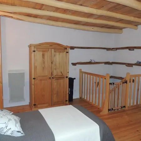 Gite Chaptuzat, 3 Pieces, 4 Personnes - Fr-1-630-24 *